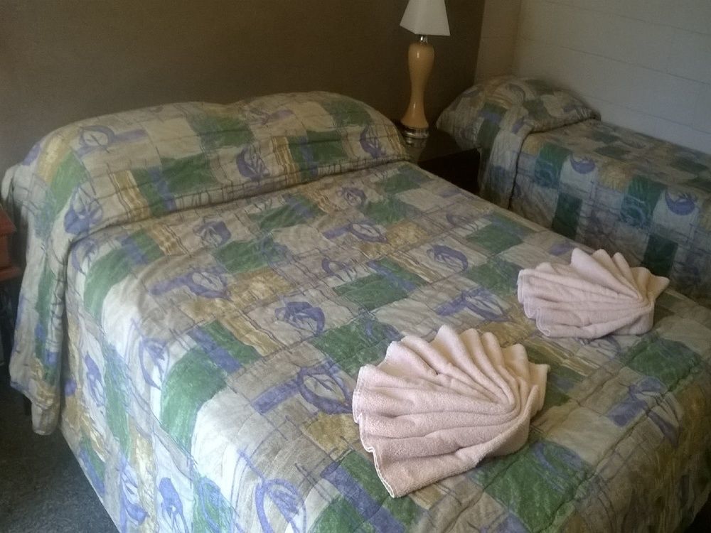 Warren Motor Inn Экстерьер фото