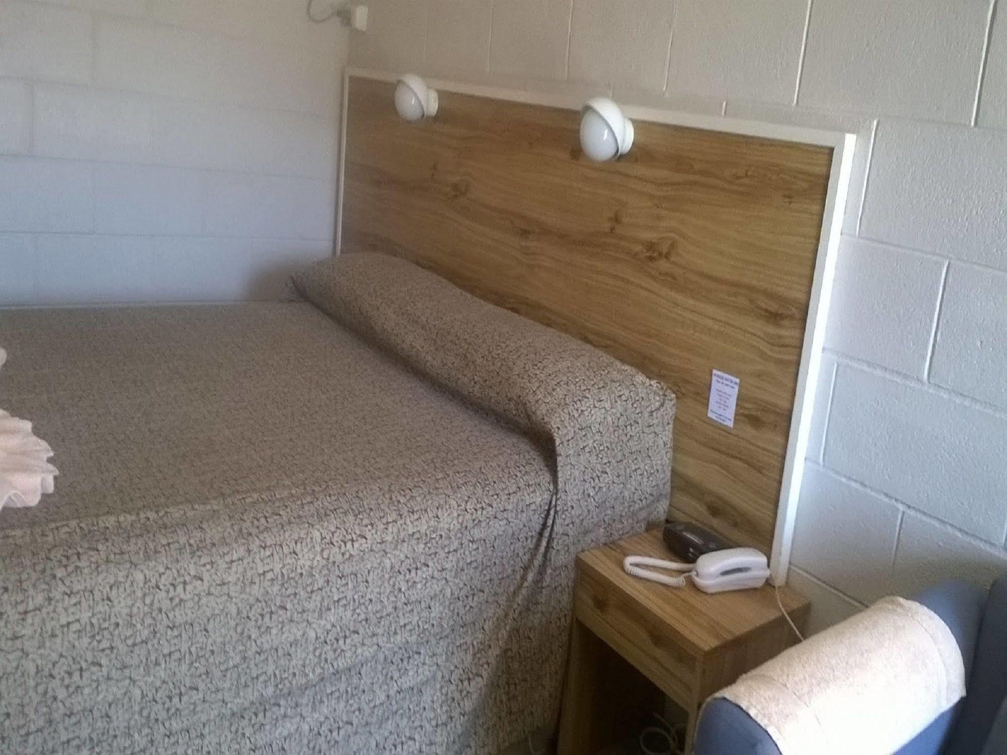 Warren Motor Inn Экстерьер фото