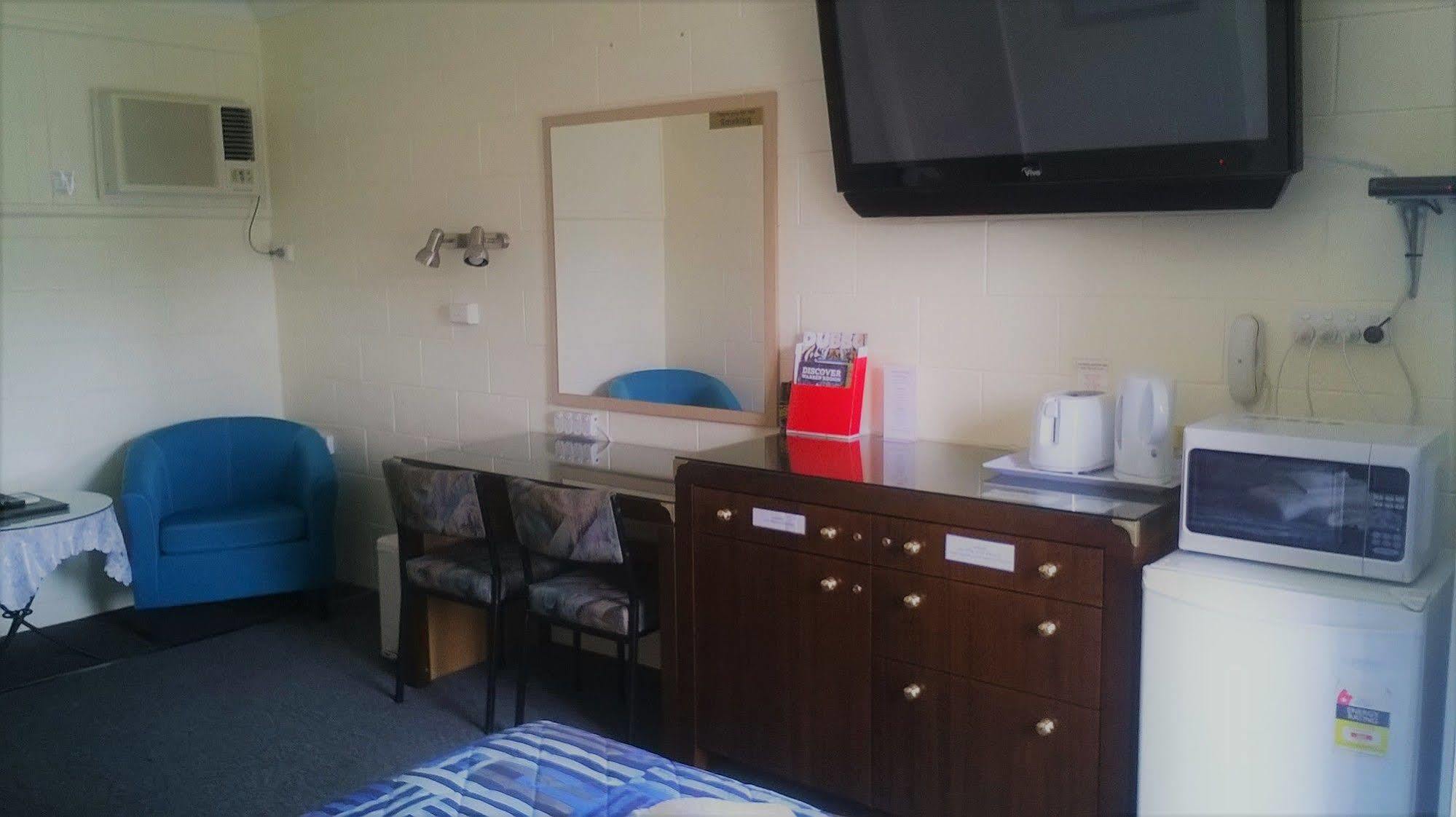 Warren Motor Inn Экстерьер фото