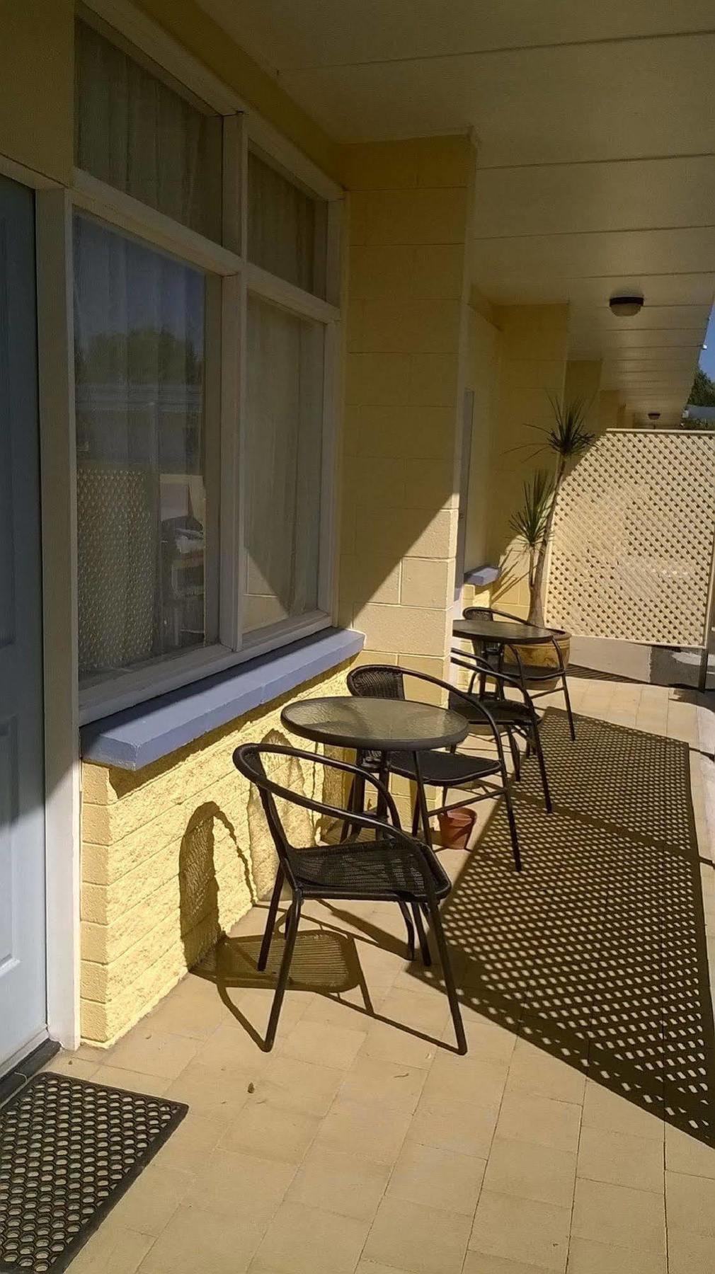 Warren Motor Inn Экстерьер фото